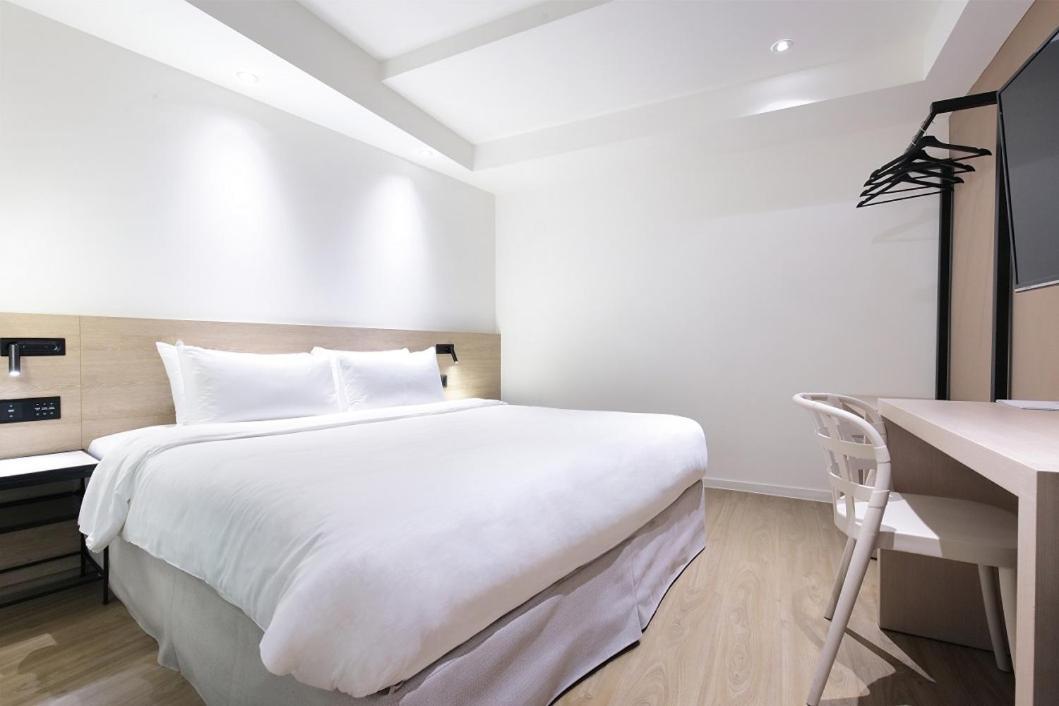 Keebe Hotel Keelung Esterno foto